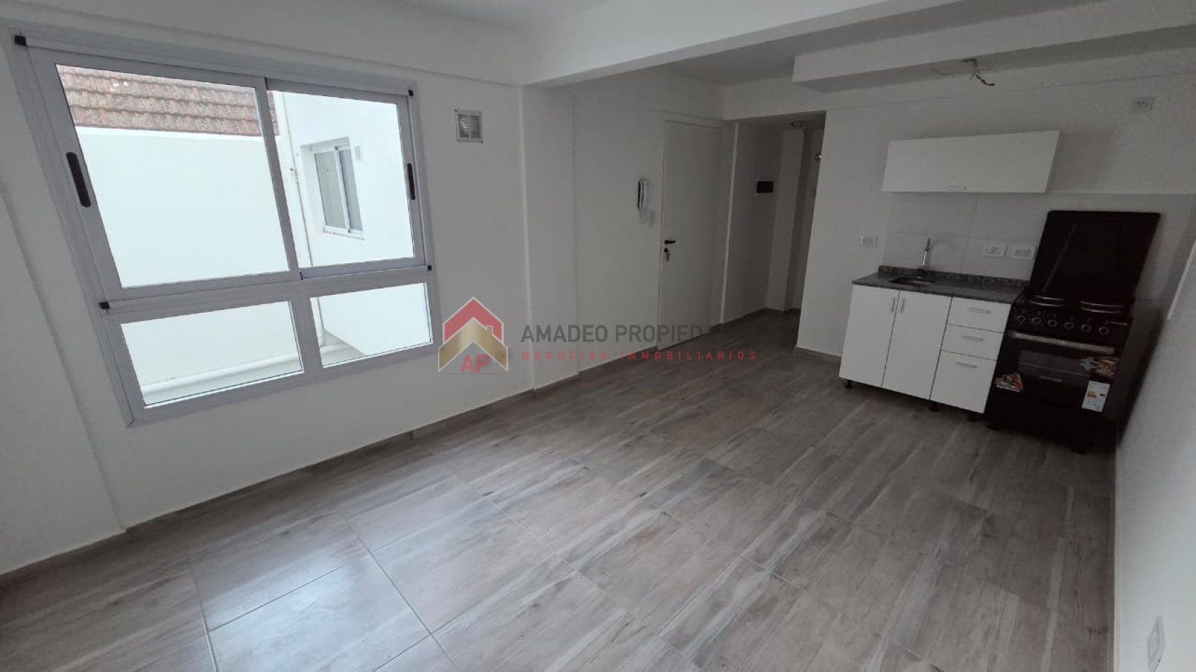 Monoambiente a estrenar en 1er piso. Excelente ubicacion: Pedernera 279, Lomas de Zamora