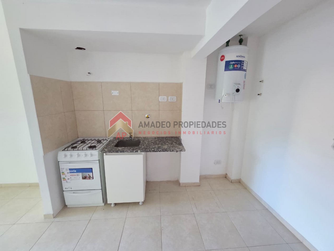 Monoamb amplio con balcon a estrenar en 1er piso. Excelente ubicacion: Pedernera 227, Lomas de Z