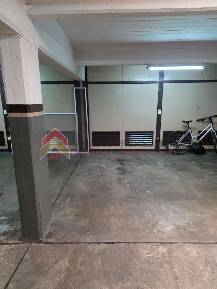 Impecable dpto semipiso 3 amb con balcon, cochera y baulera. Excelente ubicacion: Sixto Fernandez 137, Lomas de Zamora