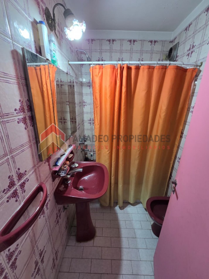 Impecable dpto semipiso 3 amb con balcon, cochera y baulera. Excelente ubicacion: Sixto Fernandez 137, Lomas de Zamora