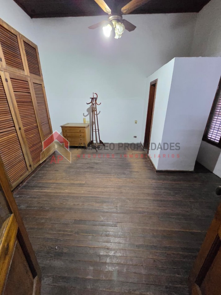 Casa 3 amb con terraza y cochera. Excelente ubicacion: Bernardo de Yrigoyen 196, Temperley