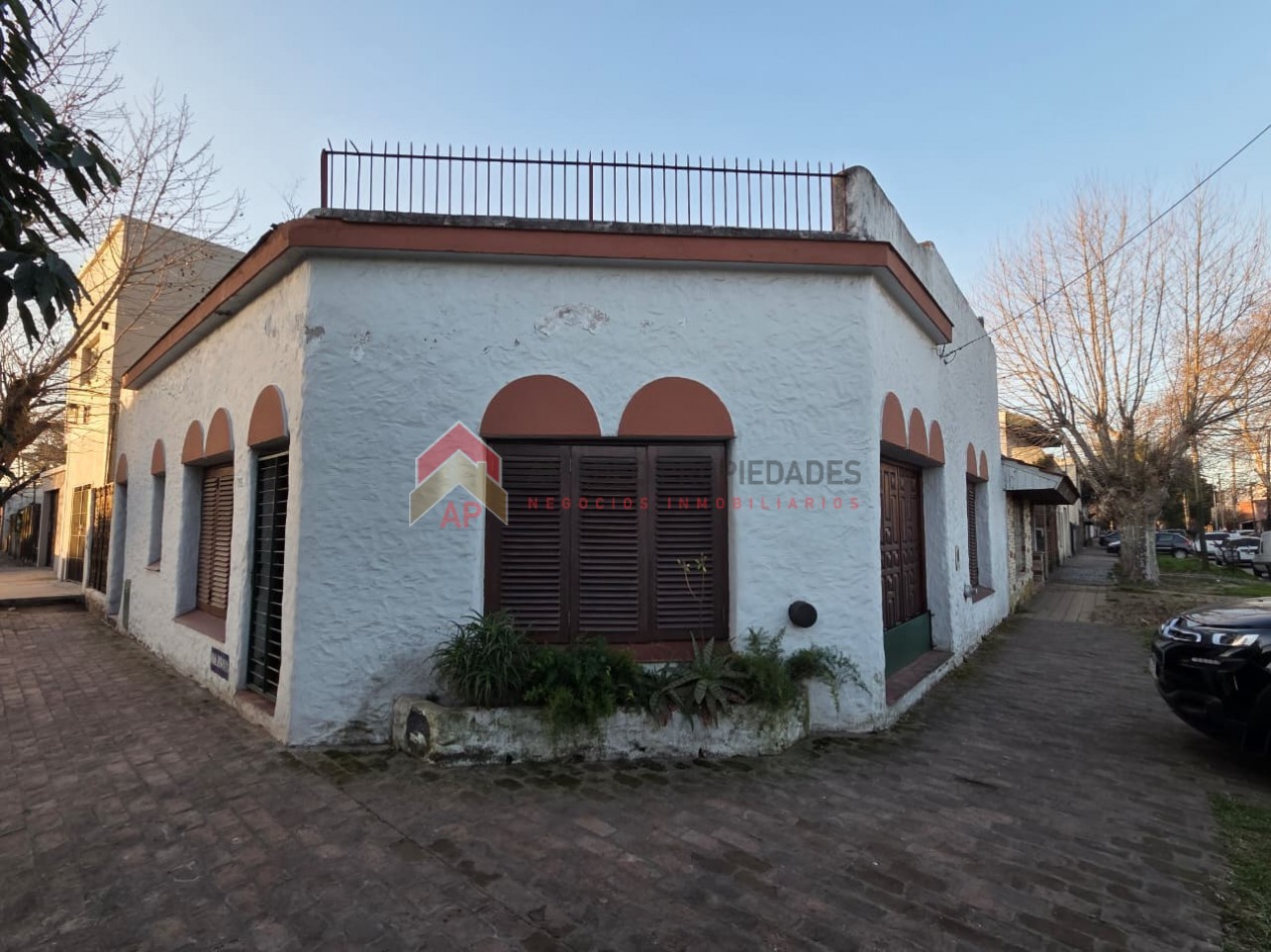 Casa 3 amb con terraza y cochera. Excelente ubicacion: Bernardo de Yrigoyen 196, Temperley