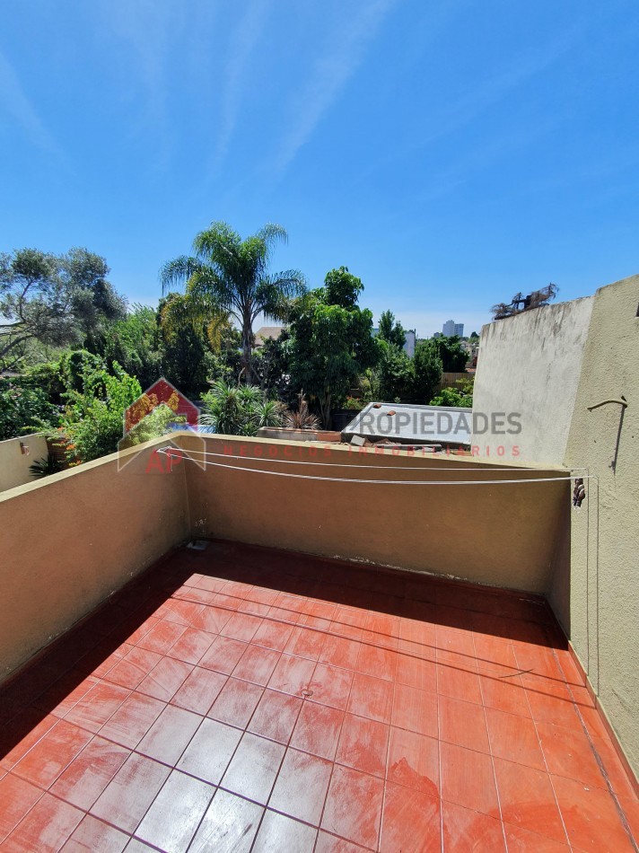 Impecable ph t/casa con patio y cochera, ubicado San Carlos 372, Temperley