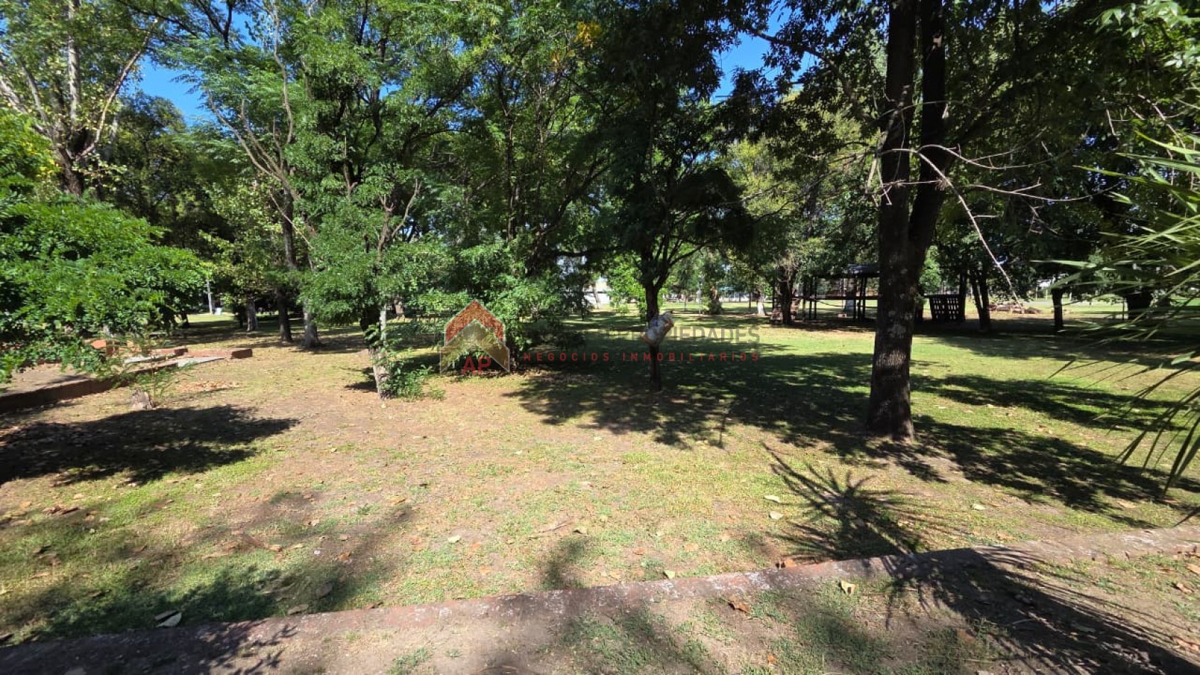 Gran casa 4 amb con garage cubierto, parrilla, terraza y jardin. Ubicado en Azul 298, Monte Grande
