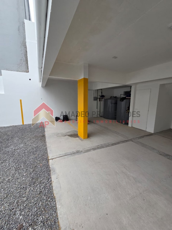 OPORTUNIDAD: Venta cochera pb a estrenar. Excelente ubicacion: Pedernera 279, Lomas de Zamora