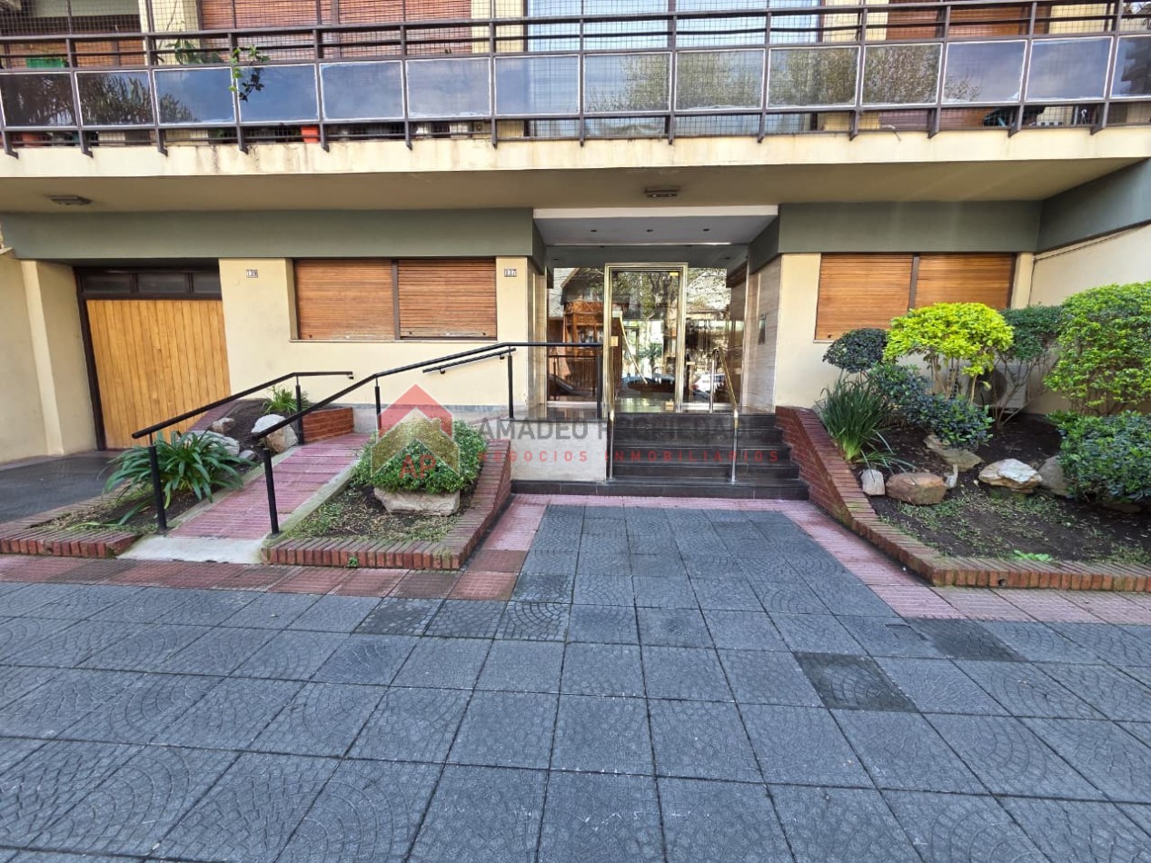 Impecable dpto semipiso 3 amb con balcon, cochera y baulera. Excelente ubicacion: Sixto Fernandez 137, Lomas de Zamora