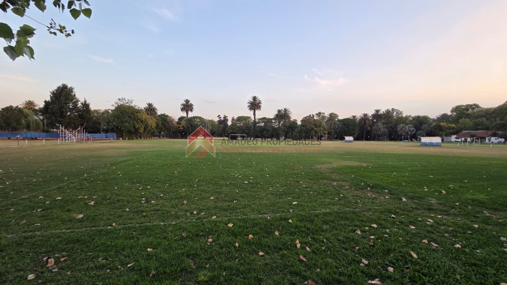 Gran casa 4 amb con garage cubierto, parrilla, terraza y jardin. Ubicado en Azul 298, Monte Grande