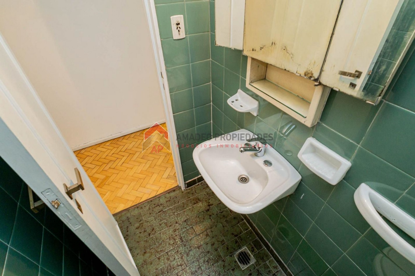 Dpto 4 amb al frente en 2° piso con lavadero y balcon. Excelente ubicacion: Oro al 4500 esquina Santa Fe, Palermo