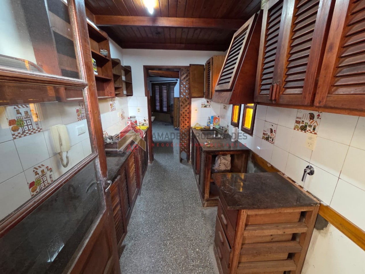 Casa 3 amb con terraza y cochera. Excelente ubicacion: Bernardo de Yrigoyen 196, Temperley