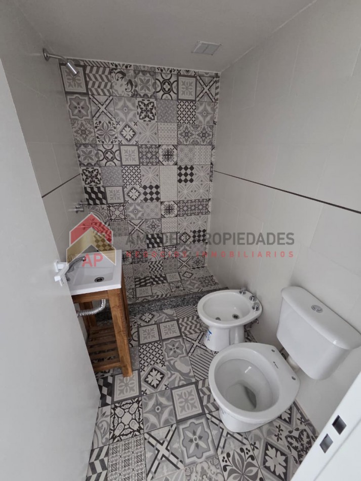 Monoambiente a estrenar contrafrente en 2° piso. Excelente ubicacion: Pedernera 279, Lomas de Zamora