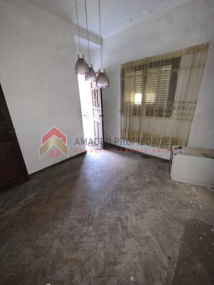 Casa 2 amb amplia a refaccionar con garage y parque APTO CREDITO, ubicada en Lugano 538 Lomas de Zamora