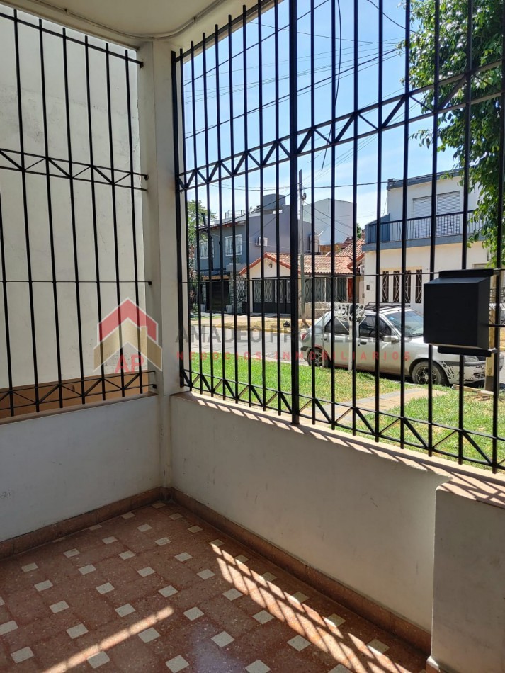 Excelente PH al frente tipo casa 3 amb ubicado en Carlos Tejedor 227 Lomas de Zamora