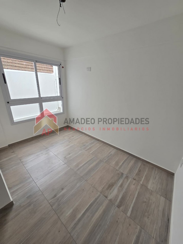 Monoamb a estrenar al frente c/ balcon, 1er piso. Excelente ubicacion: Pedernera 279, Lomas de Zamora