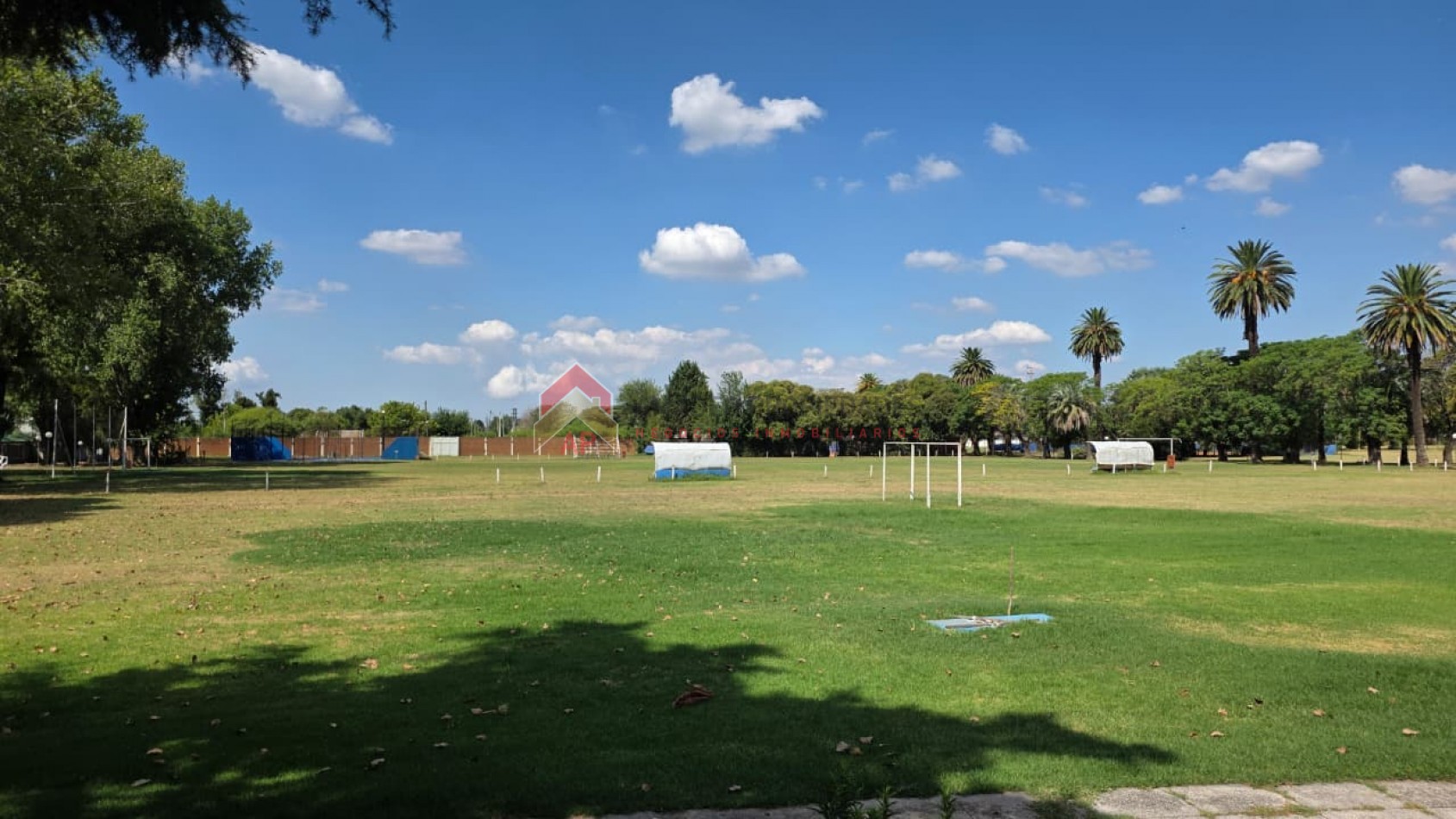 Gran casa 4 amb con garage cubierto, parrilla, terraza y jardin. Ubicado en Azul 298, Monte Grande
