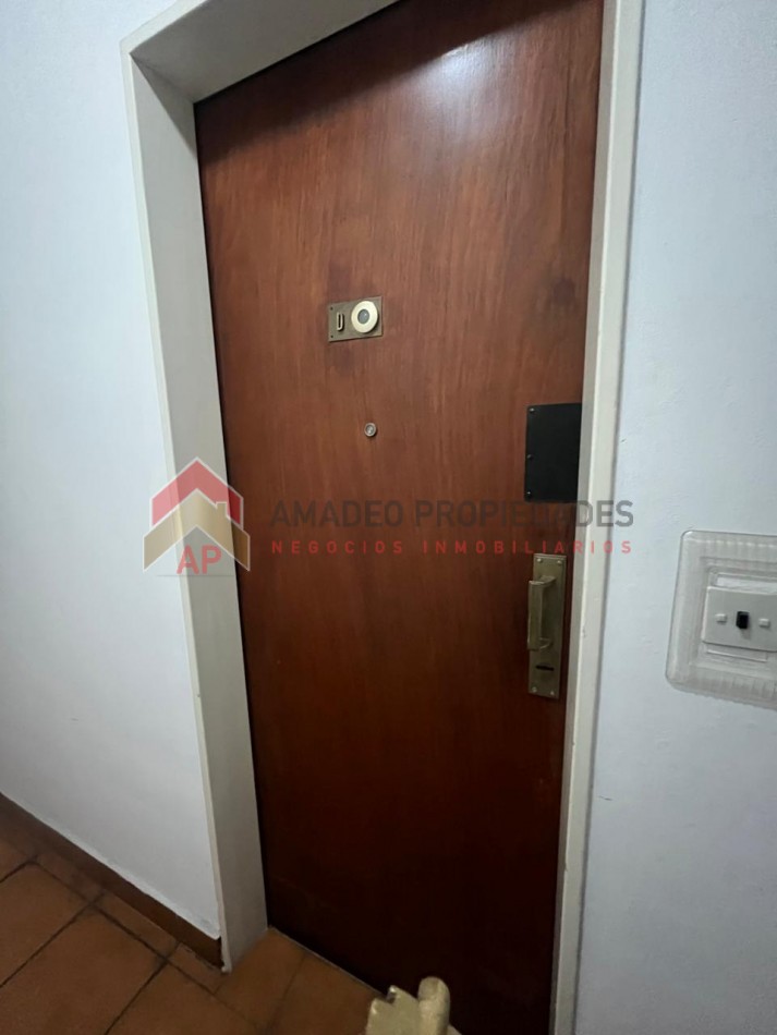 Dpto 2 amb, excelente ubicacion: Hipolito Yrigoyen 9115, Lomas de Zamora