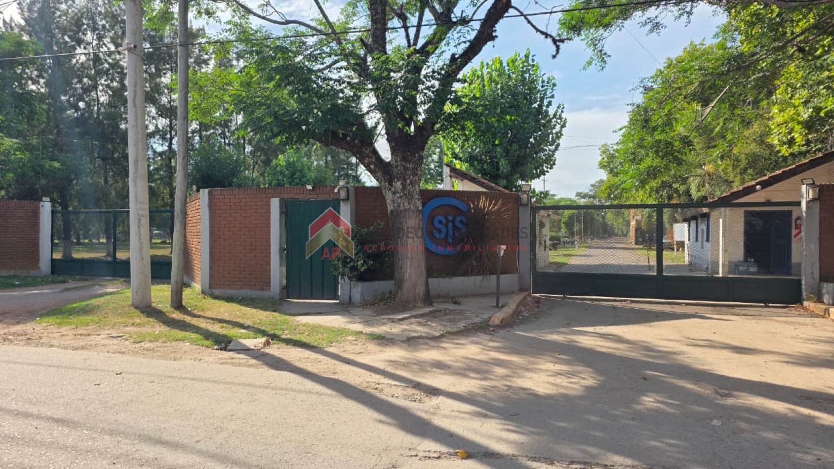 Hermosa casa 3 amb con jardin y parrilla. Ubicada en Azul 298, Monte Grande