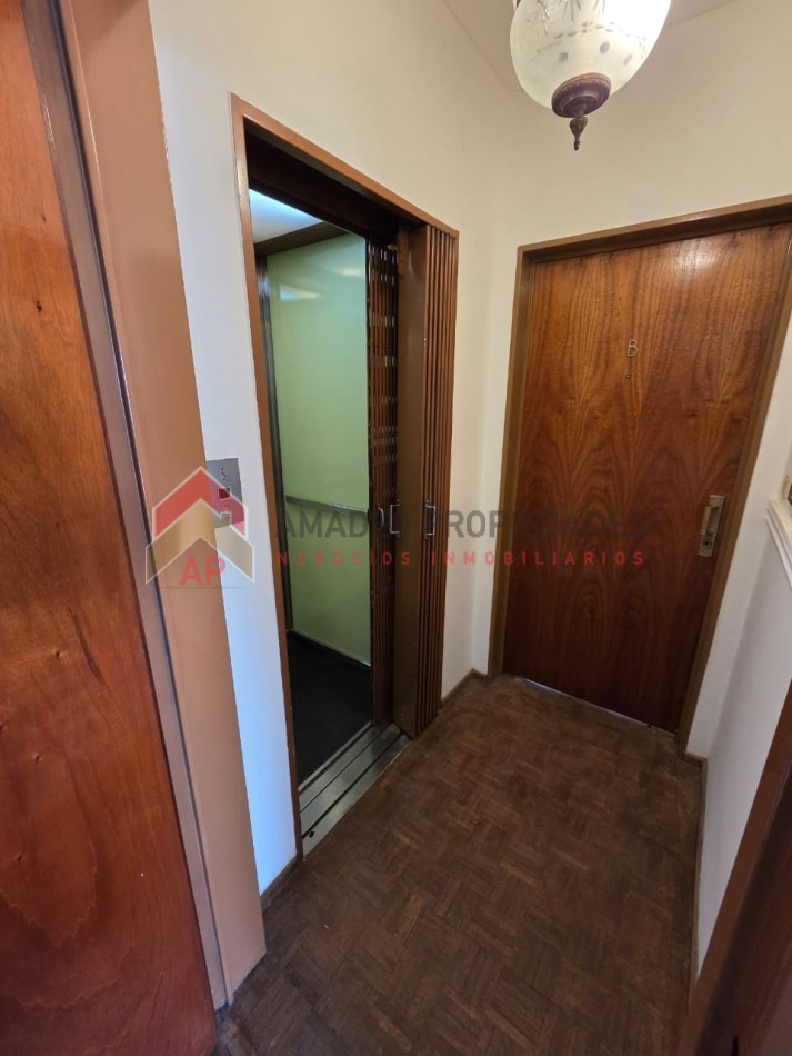 Impecable dpto semipiso 3 amb con balcon, cochera y baulera. Excelente ubicacion: Sixto Fernandez 137, Lomas de Zamora