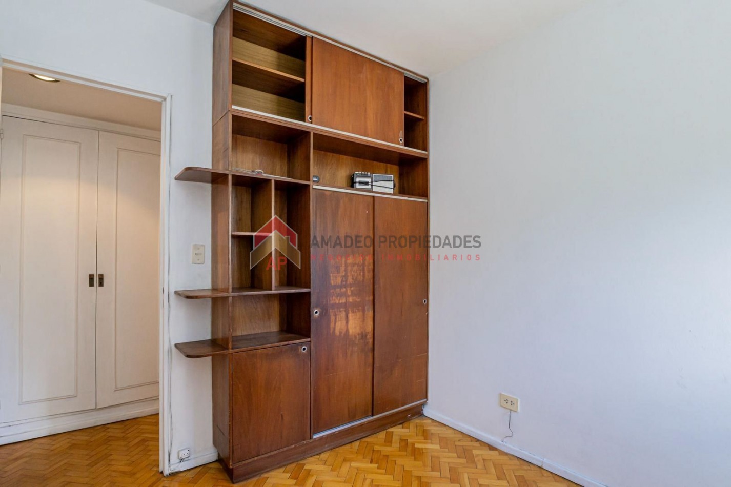 Dpto 4 amb al frente en 2° piso con lavadero y balcon. Excelente ubicacion: Oro al 4500 esquina Santa Fe, Palermo