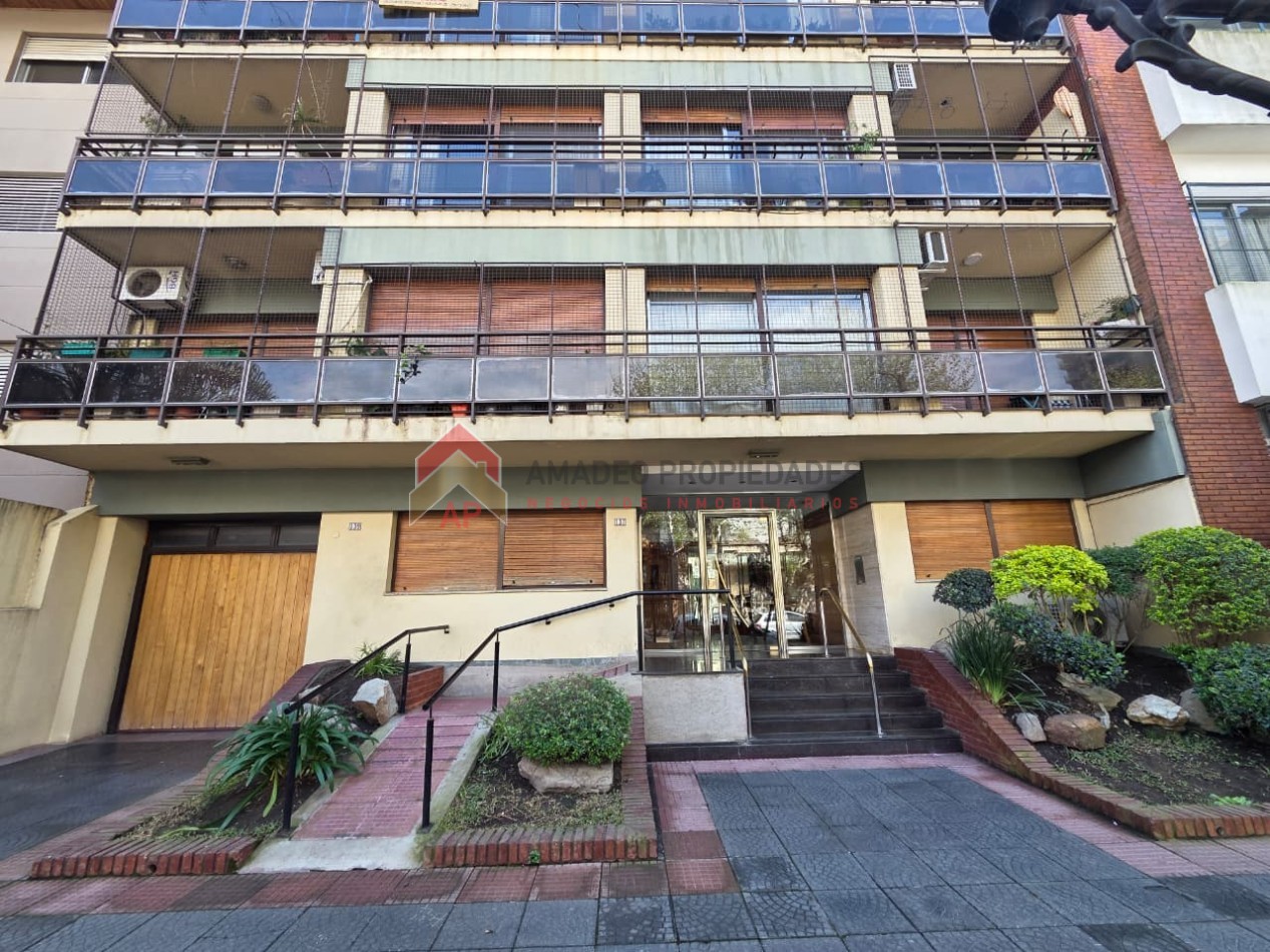 Impecable dpto semipiso 3 amb con balcon, cochera y baulera. Excelente ubicacion: Sixto Fernandez 137, Lomas de Zamora