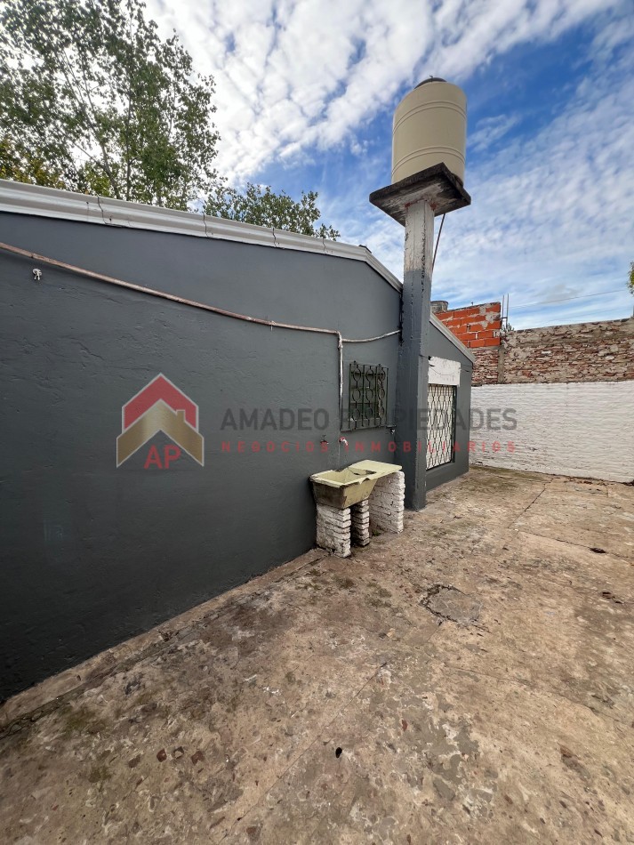 Casa 3 amb con amplio parque al frente, ubicada en Gonzalez Chavez 1061, Temperley