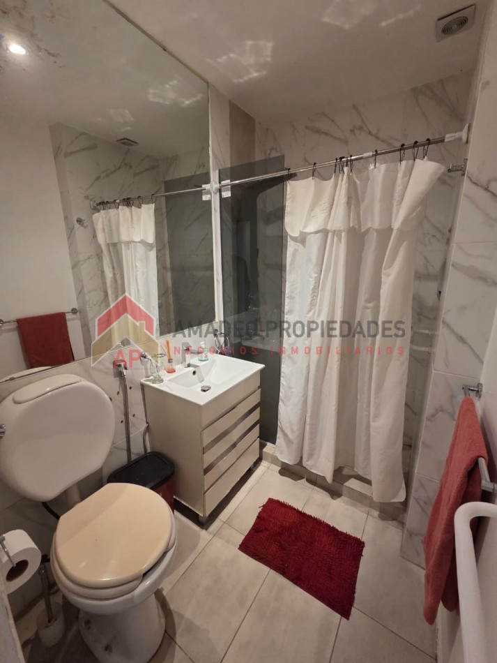 Excelente casa 4 amb con terraza, quincho, patio y cochera. Ubicada en Constantino Gaito 116, Lomas de Zamora