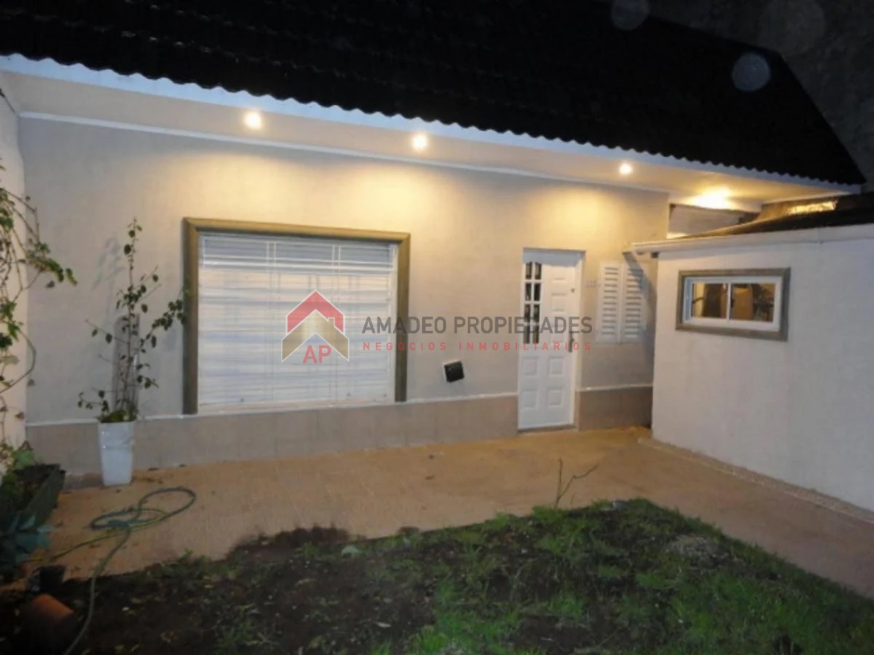 Casa 3 amb con cochera y parque, ubicado en Alvarez Thomas 642 Lomas de Zamora