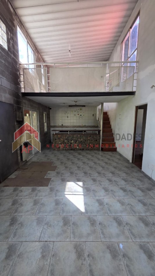 Gran casa 4 amb con garage cubierto, parrilla, terraza y jardin. Ubicado en Azul 298, Monte Grande