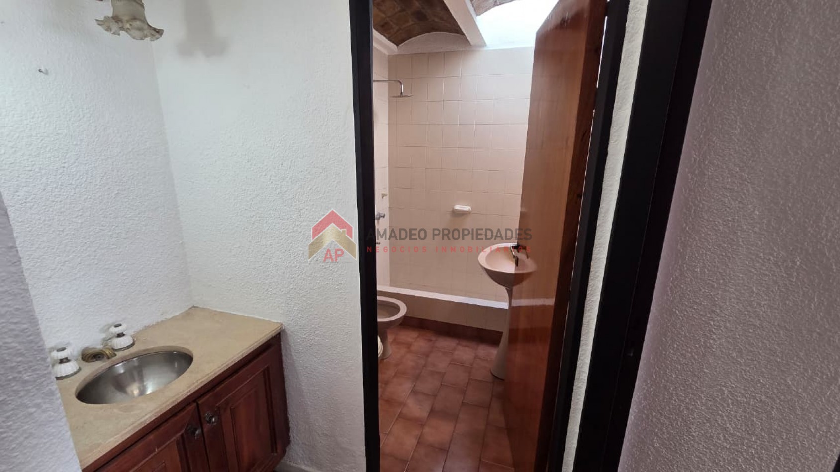 Excelente ph tipo casa con patio, parrilla y cochera descubierta. Excelente ubicacion: Garona 1365, Lomas de Zamora
