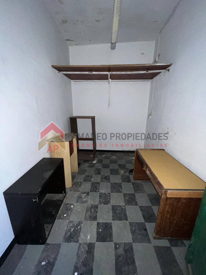 Gran deposito con 3 oficinas, ubicado en Chiclana 69, Lomas de Zamora