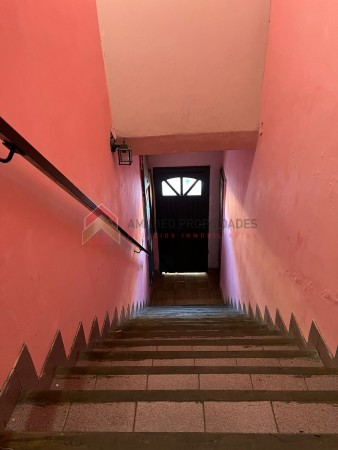 Dpto 2 amb amplio 1er piso por escalera. Excelente ubicacion: Chiclana 2, Lomas de Zamora