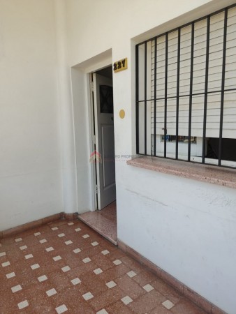 Excelente PH al frente tipo casa 3 amb ubicado en Carlos Tejedor 227 Lomas de Zamora
