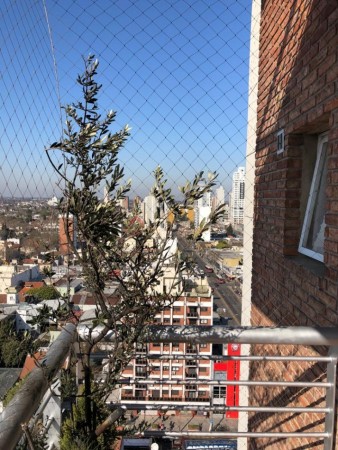 Dpto 2 amb con cochera y balcon, ubicado en Alsina 1948 L. de Zamora