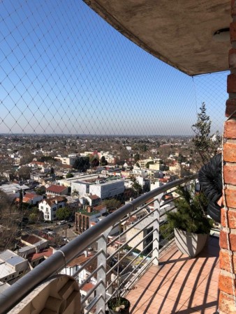 Dpto 2 amb con cochera y balcon, ubicado en Alsina 1948 L. de Zamora