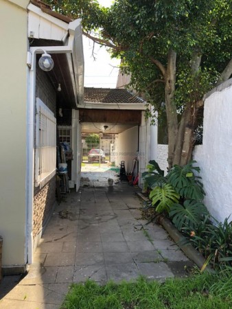 Casa 5 amb con cochera, patio y pileta, ubicada en Ramirez 1772 Adrogue