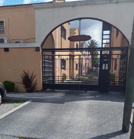 Duplex 3 amb dentro de complejo con cochera, pileta, ubicado en Mentruyt 766 Lomas de Zamora