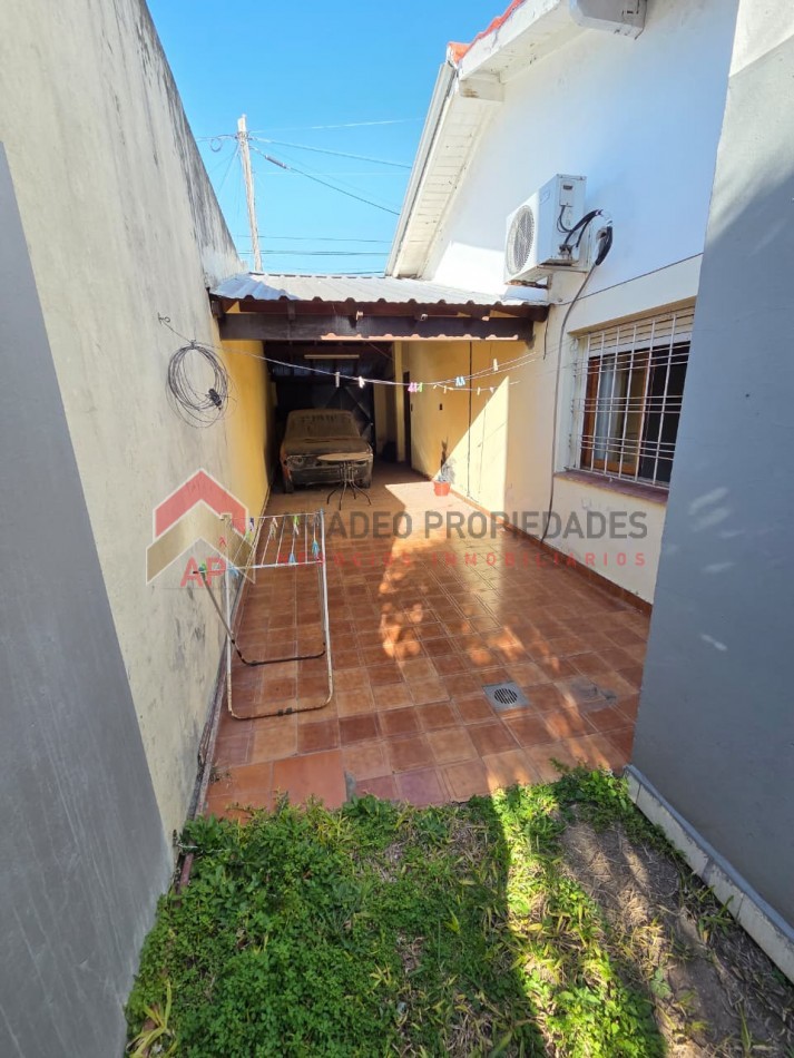 Excelente casa 4 amb con terraza, quincho, patio y cochera. Ubicada en Constantino Gaito 116, Lomas de Zamora