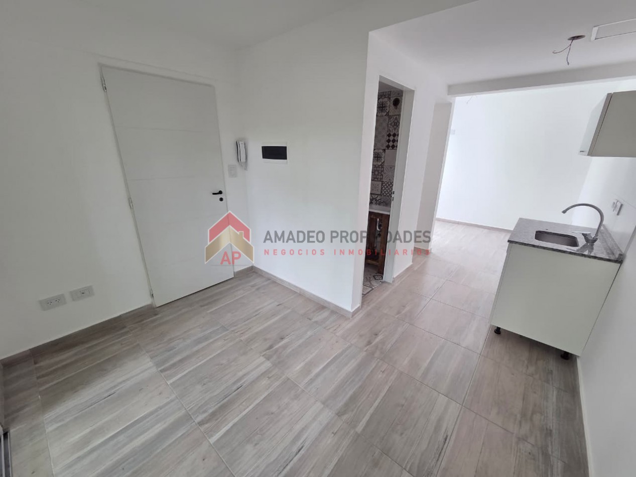Monoamb a estrenar al frente c/ balcon, 1er piso. Excelente ubicacion: Pedernera 279, Lomas de Zamora