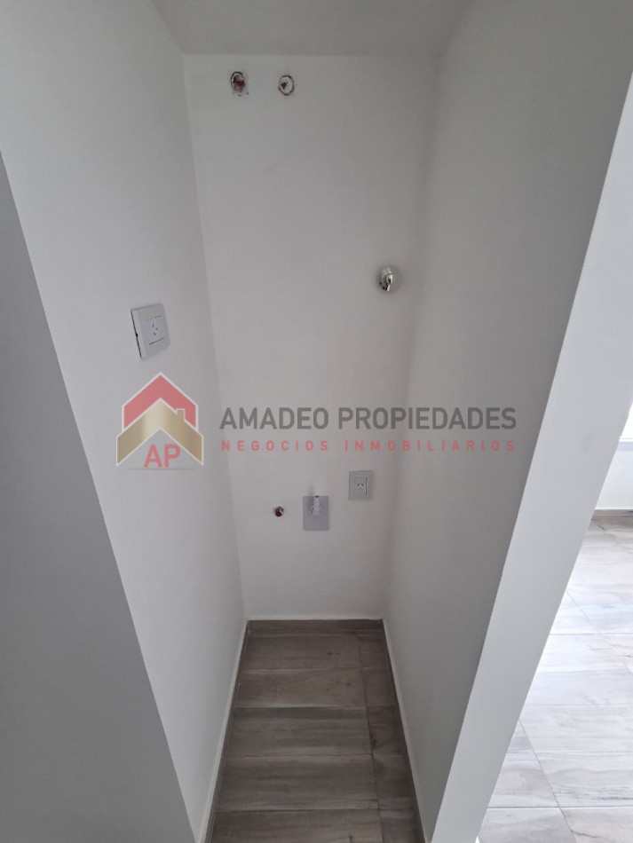 Monoamb a estrenar al frente c/ balcon, 1er piso. Excelente ubicacion: Pedernera 279, Lomas de Zamora