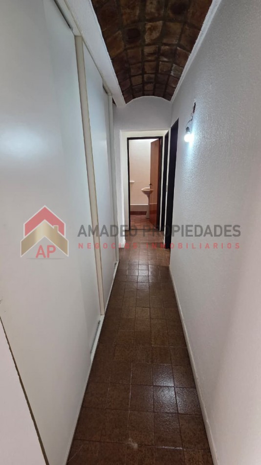 Excelente ph tipo casa con patio, parrilla y cochera descubierta. Excelente ubicacion: Garona 1365, Lomas de Zamora