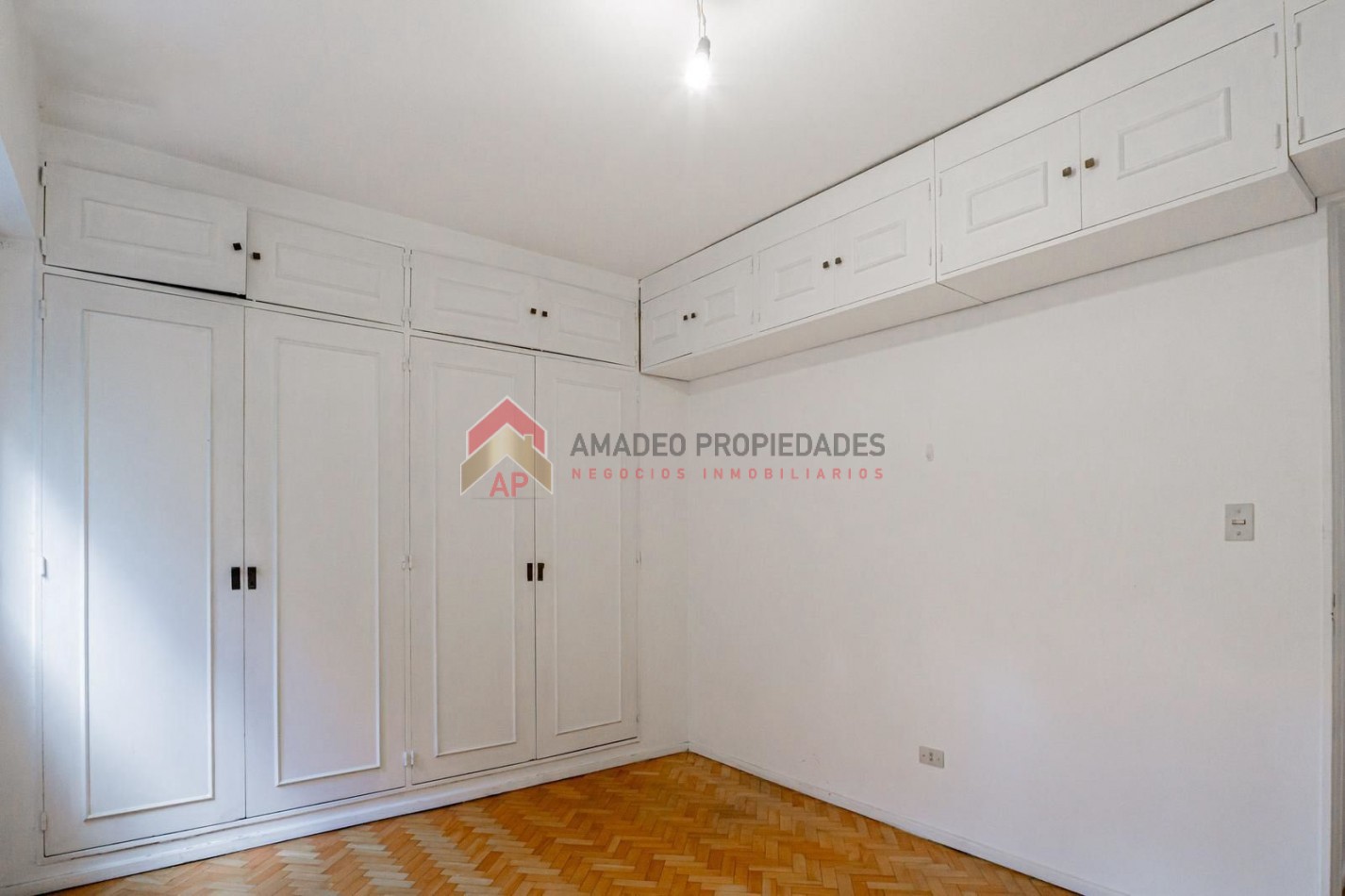 Dpto 4 amb al frente en 2° piso con lavadero y balcon. Excelente ubicacion: Oro al 4500 esquina Santa Fe, Palermo