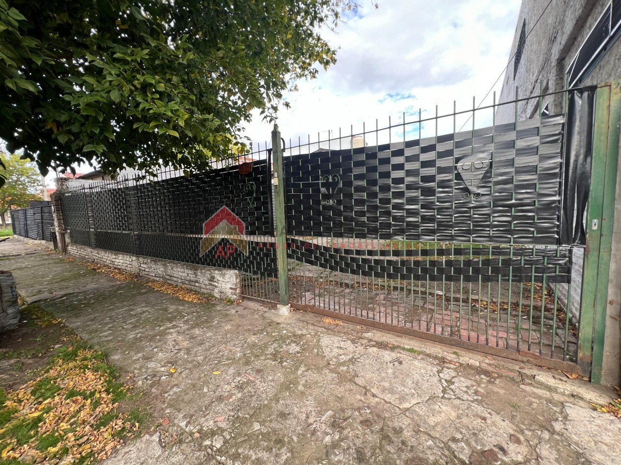 Casa 3 amb con amplio parque al frente, ubicada en Gonzalez Chavez 1061, Temperley