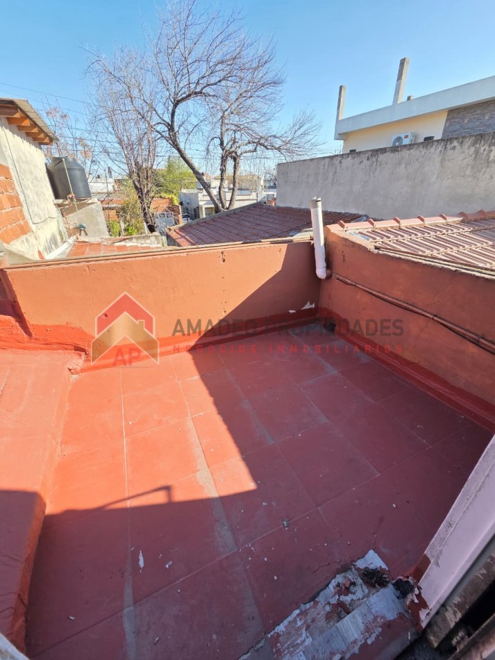 Excelente casa 4 amb con terraza, quincho, patio y cochera. Ubicada en Constantino Gaito 116, Lomas de Zamora