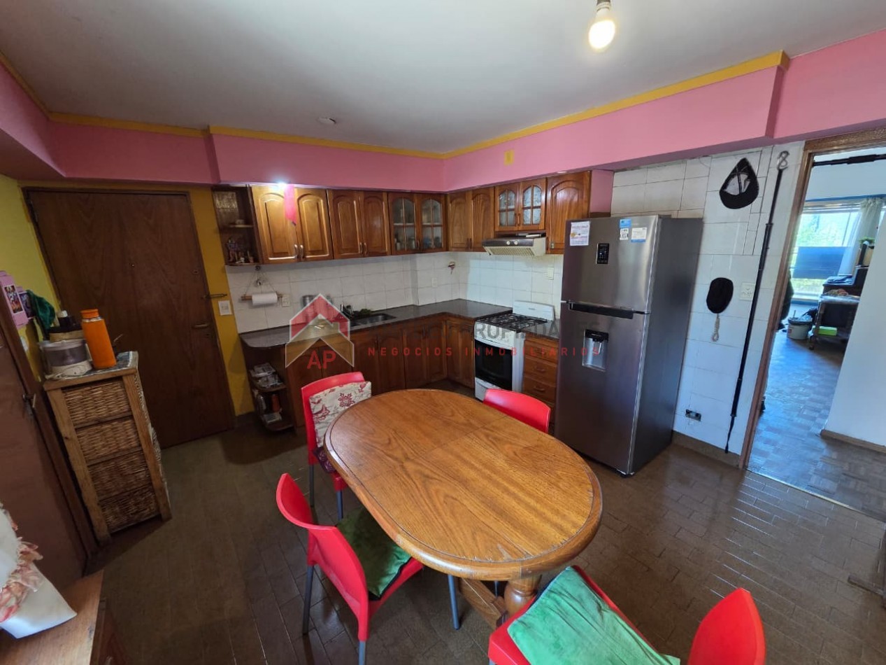 Impecable dpto semipiso 3 amb con balcon, cochera y baulera. Excelente ubicacion: Sixto Fernandez 137, Lomas de Zamora