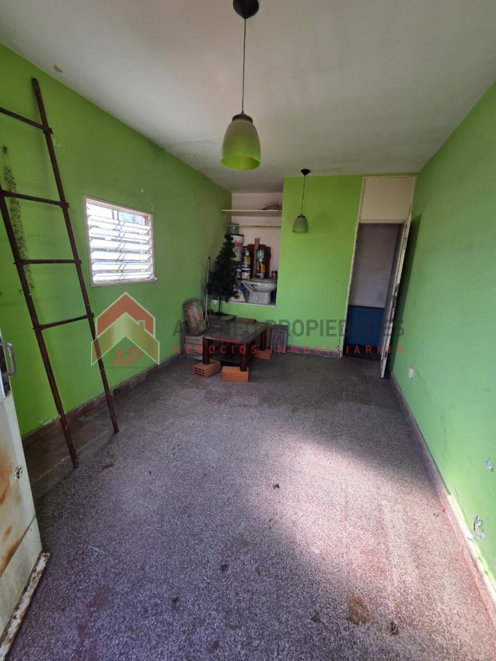 Excelente casa 4 amb con terraza, quincho, patio y cochera. Ubicada en Constantino Gaito 116, Lomas de Zamora