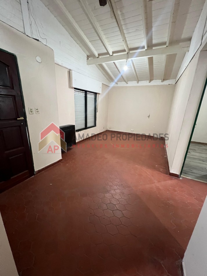Casa 3 amb con amplio parque al frente, ubicada en Gonzalez Chavez 1061, Temperley