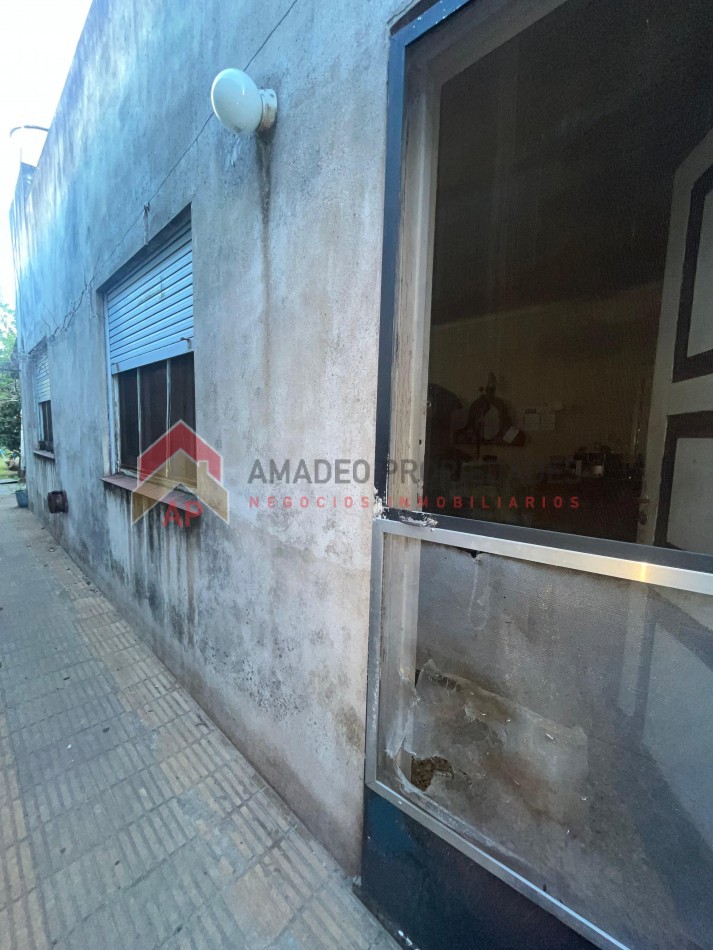 Gran casa con local al frente, terreno libre, enorme galpon y cochera para dos autos APTO CRED, ubicada en Balcarce 541, Lomas de Zamora