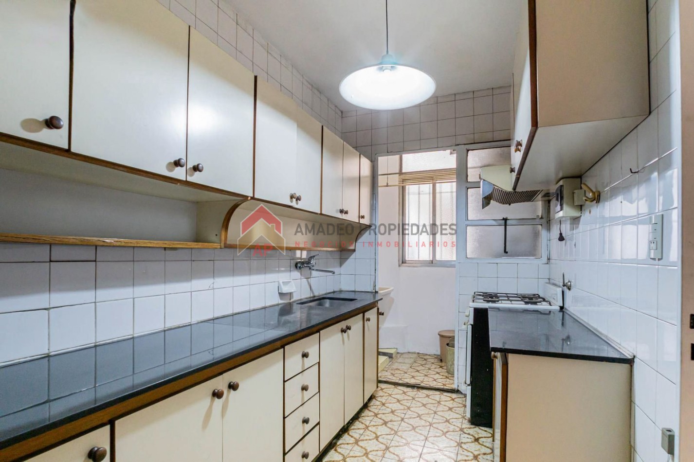 Dpto 4 amb al frente en 2° piso con lavadero y balcon. Excelente ubicacion: Oro al 4500 esquina Santa Fe, Palermo