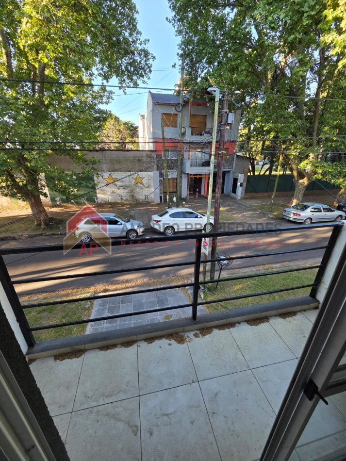 Monoamb amplio con balcon a estrenar en 1er piso. Excelente ubicacion: Pedernera 227, Lomas de Z