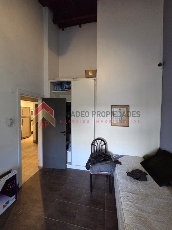 Excelente casa 4 amb con terraza, quincho, patio y cochera. Ubicada en Constantino Gaito 116, Lomas de Zamora