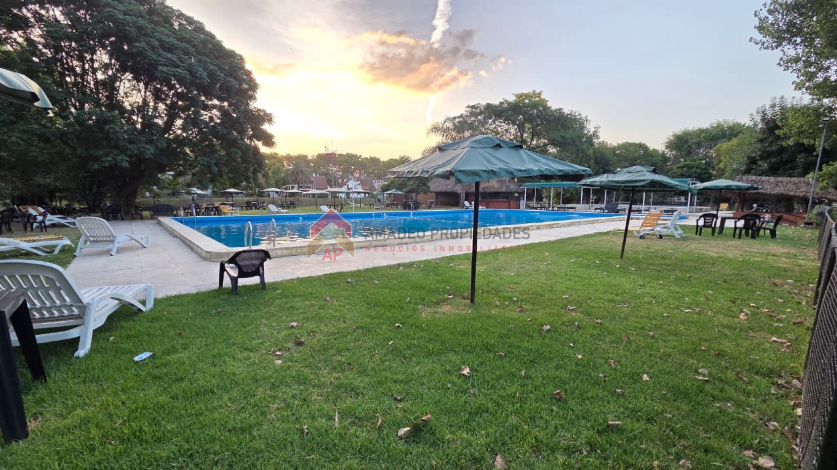 Gran casa 4 amb con garage cubierto, parrilla, terraza y jardin. Ubicado en Azul 298, Monte Grande